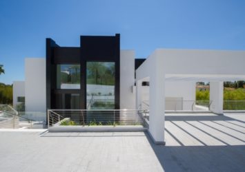Moderne Villa mit Meerblick – Nueva Andalcuia – Marbella